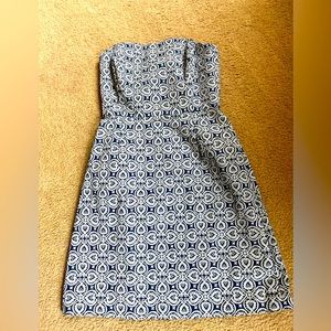 Blue and white patterned strapless dress